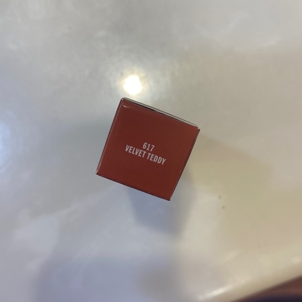 Velvet Teddy Matte Lipstick - 617 Brown